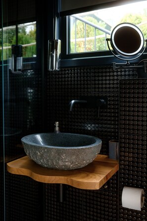 Classic Apartment | Bathroom | Shower, rainfall showerhead, designer toiletries, hair dryer