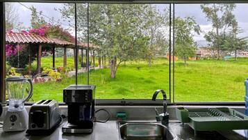 Bungalow, 1 chambre, fumeurs, vue jardin | Cuisine privée