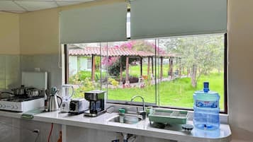 Bungalow, 1 Bedroom, Smoking, Garden View | Interior