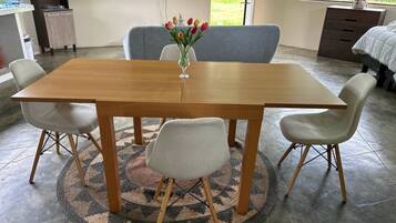 Bungalow, 1 chambre, fumeurs, vue jardin | Salle Ă manger