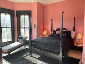 5 bedrooms, iron/ironing board, Internet, bed sheets