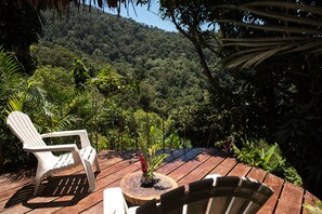 Zimmer, Balkon, Gartenblick | Terrasse/Patio