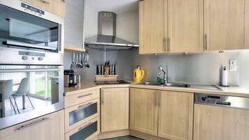 Réfrigérateur, micro-ondes, four, lave-vaisselle