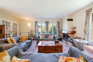 TV, fireplace, DVD player