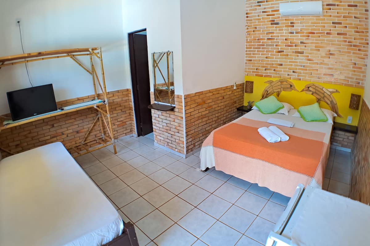 Suíte 3 Pessoas Térreo Frente a Piscina | Free WiFi