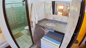 Suíte 4 Pessoas 2o Andar | Bathroom | Towels