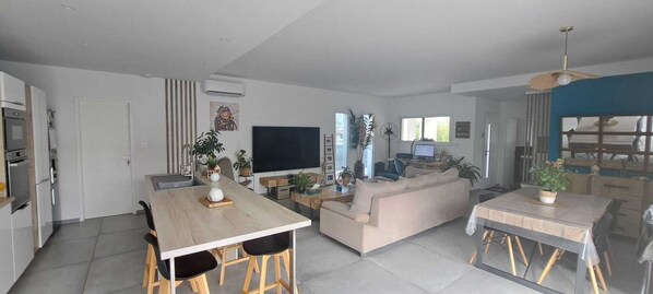 Interior - Idéalement Située, Location Villa Moderne 6 Personnes Avec Piscine (Calvisson)