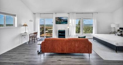 Thistle Hill Modern Barndominium wt Amazing View!