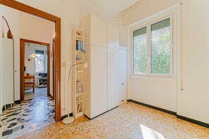 Appartamento Club | 2 camere, biancheria da letto ipoallergenica, ferro/asse da stiro