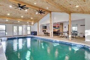 屋内プール、温水プール