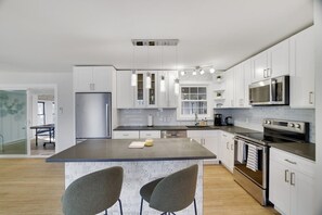 Frigorífic, microones, forn i placa de cuina 