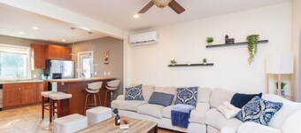 Cozy Boston Homestead : Sleeps 8, Pet Friendly