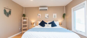 Cozy Boston Homestead : Sleeps 8, Pet Friendly