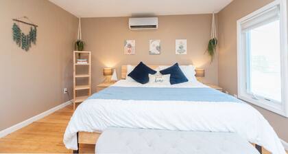 Cozy Boston Homestead : Sleeps 8, Pet Friendly