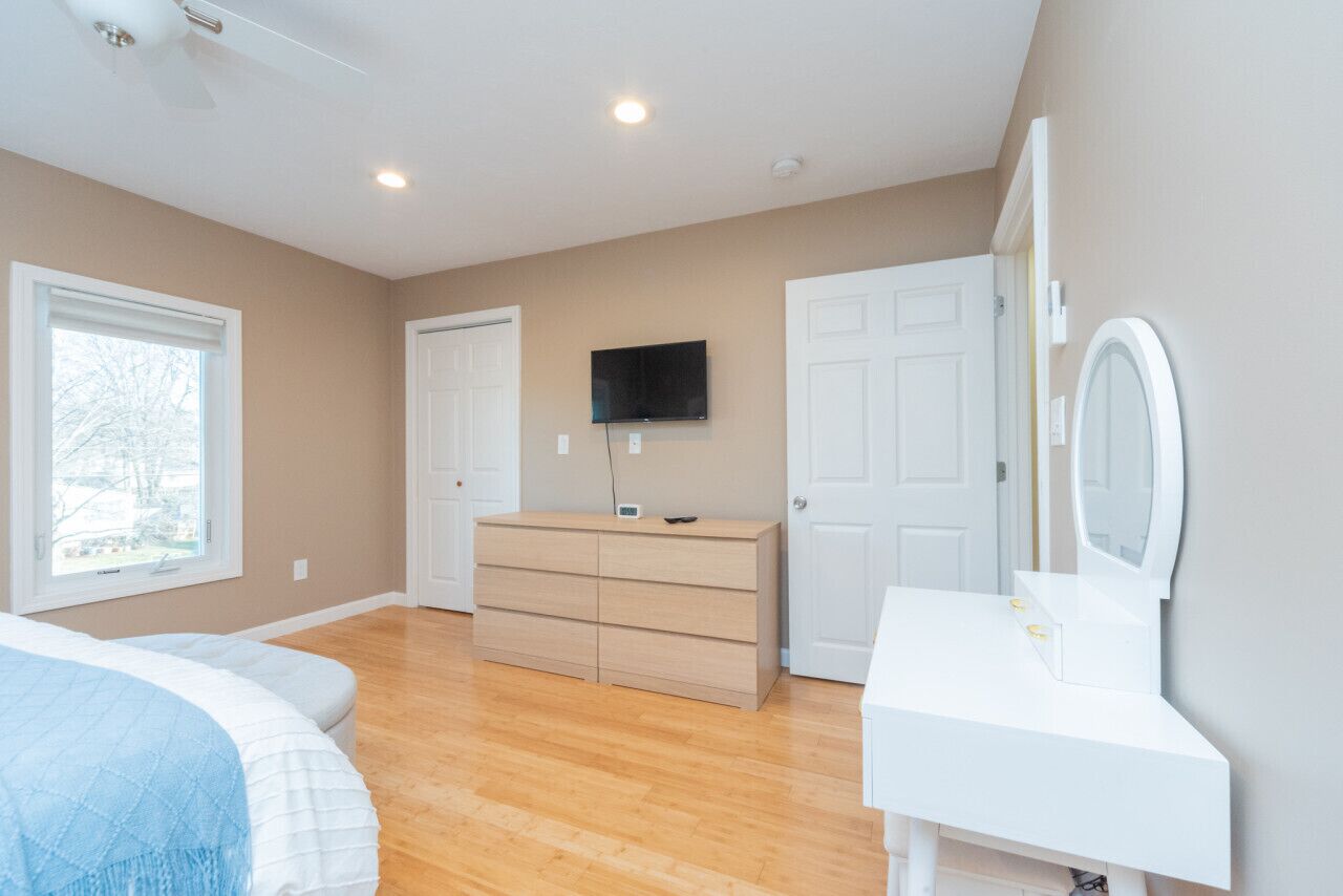 3 habitaciones, escritorio, tabla de planchar con plancha y wifi gratis 