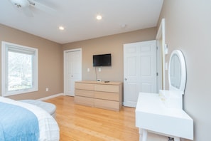 3 habitaciones, escritorio, tabla de planchar con plancha y wifi gratis