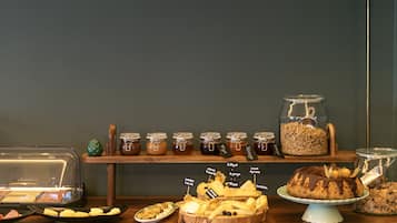 Café da manhã com buffet grátis todos os dias