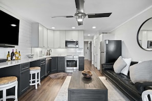 Fridge, microwave, stovetop, dishwasher