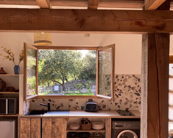 雪櫃、微波爐、焗爐、爐具