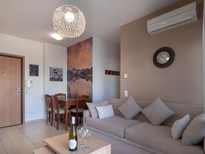 Smart TV - Brand new suite at Heraklion city center with parking (Iraklio)