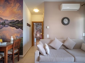 Smart TV - Brand new suite at Heraklion city center with parking (Iraklio)