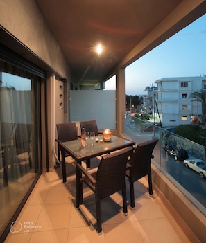 Outdoor dining - Brand new suite at Heraklion city center with parking (Iraklio)