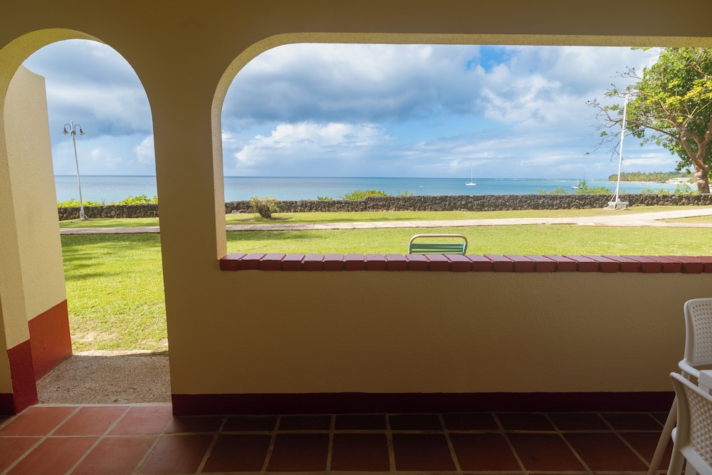 Crown Point Beach Hotel by null