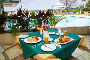 Daily cooked-to-order breakfast for a fee - Crown Point Beach Hotel (Crown Point)