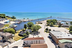 Apartment | 2 bedrooms - Across the Street From Von Stiehl-newly Renovated (Algoma)