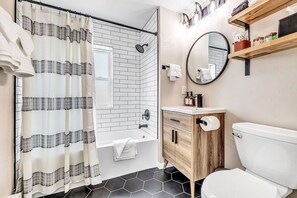 Apartment | 2 bedrooms - Across the Street From Von Stiehl-newly Renovated (Algoma)