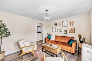 Apartment | 2 bedrooms - Across the Street From Von Stiehl-newly Renovated (Algoma)