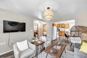 House | 2 bedrooms - Newly Renovated Walking Distance to Everything (Algoma)