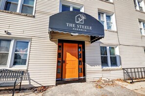 Apartment - Newly Renovated-across the Street From Von Stiehl (Algoma)