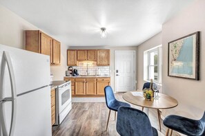 Apartment | 2 bedrooms - Newly Renovated-across the Street From Von Stiehl (Algoma)