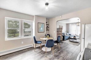 Apartment - Newly Renovated-across the Street From Von Stiehl (Algoma)