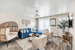 Apartment | 2 bedrooms - Newly Renovated-across the Street From Von Stiehl (Algoma)