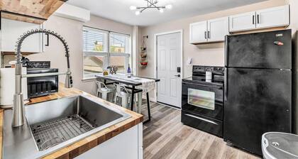 Walking Distance to Everything- Newly Renovated