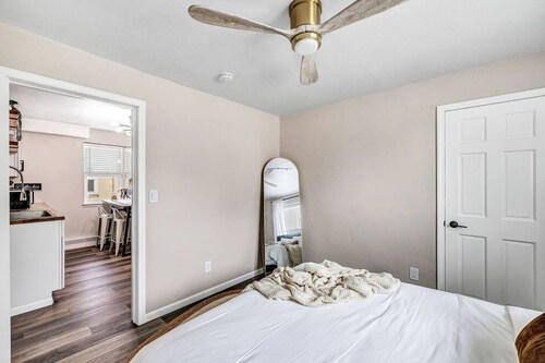 Walking Distance to Everything- Newly Renovated