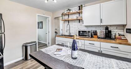 Walking Distance to Everything- Newly Renovated