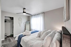 2 bedrooms - Newly Renovated - Walking Distance to Pier (Algoma)