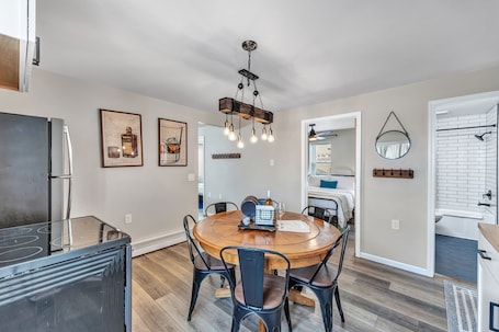 Apartment | 2 bedrooms. Newly Renovated - Walking Distance to Pier