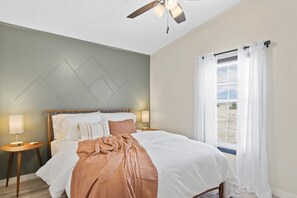 3 bedrooms, travel crib, WiFi, bed sheets