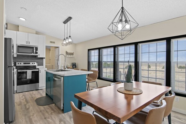 Fridge, microwave, oven, stovetop - Getaway at the Dunes (Alamosa County)