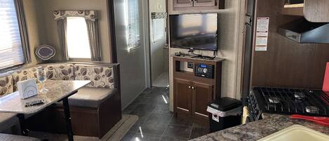 Cookware/dishes/utensils