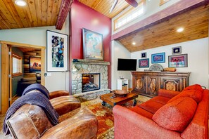 TV, fireplace, video games, books - Dog-friendly downtown home & casita with patio, grill, streaming, gym equiptment (Flagstaff)