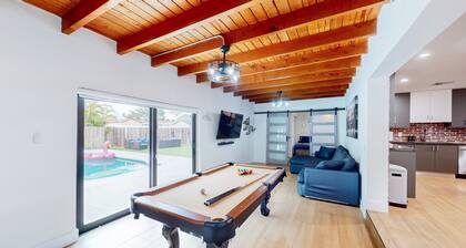 Villa Camila 5BR Luxury Home with Pool