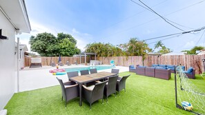 Exterior - Villa Camila 5BR Luxury Home with Pool (Hollywood)