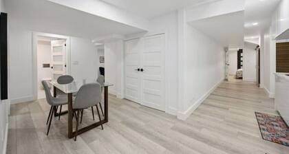 New Modern 2BR, Back Garden: Near Plazas, River, Parks! Whitby