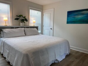 3 habitaciones, tabla de planchar con plancha y cuna de viaje 