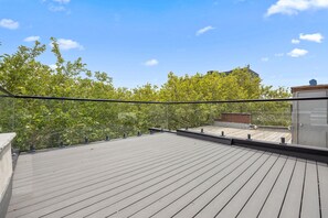 Terrace/patio - Triplex 4BR 3BATH Designer Luxury and Gorgeous NEW Townhouse Pvt Outdoor (New York)